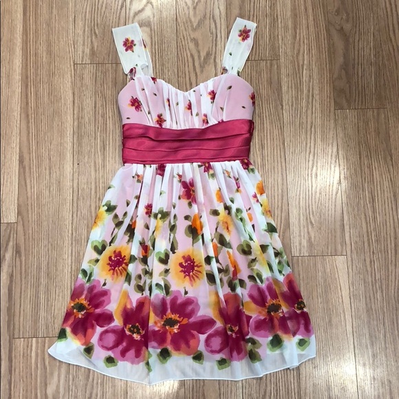 Trixxi Dresses & Skirts - Pretty floral dress just in time for Spring!